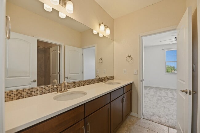 Building Photo - $4,445.95 with $300 Off the first month's rent, 5 Beds - 3.5 Bath, Single Family Home in Broomfie...