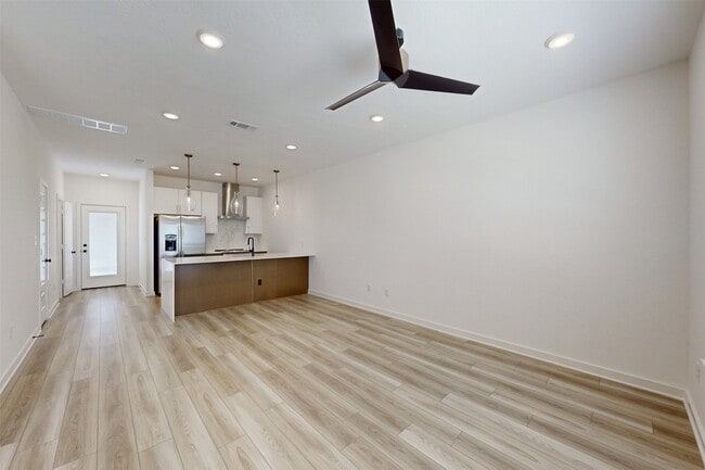 Building Photo - 1209 Dorothy Ln