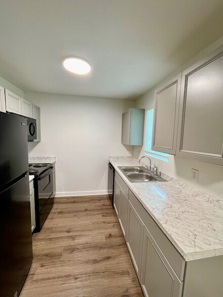 Building Photo - 105 Faye Dr