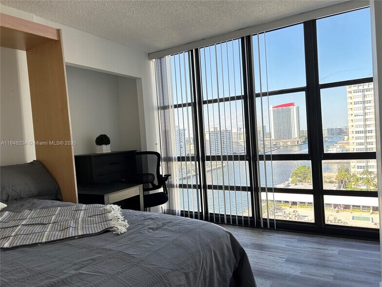 Building Photo - 2017 S Ocean Dr
