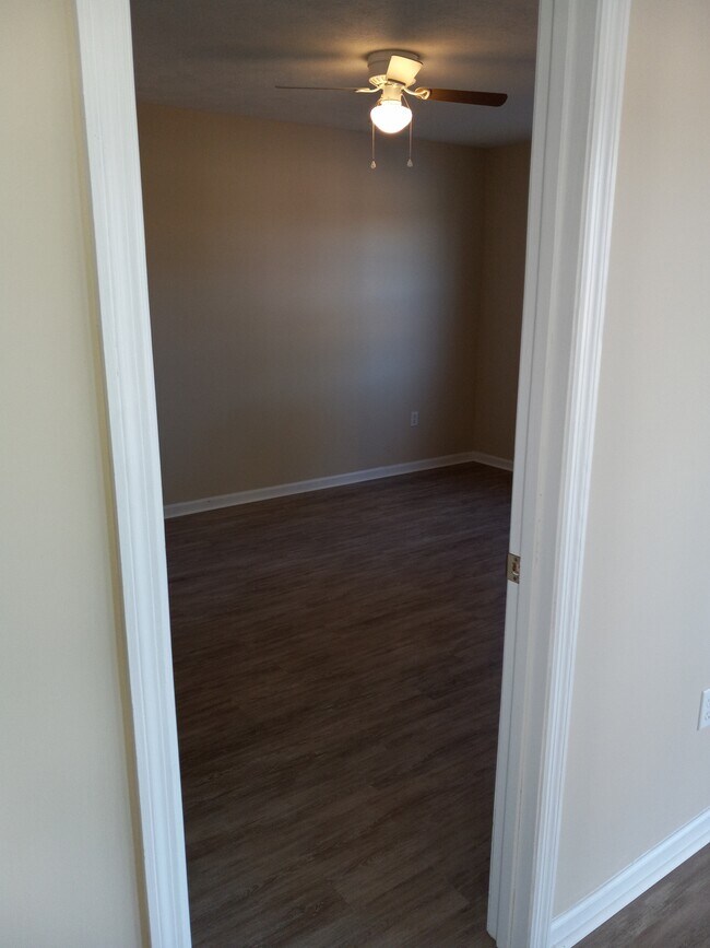 Building Photo - 589 Blue River Ct