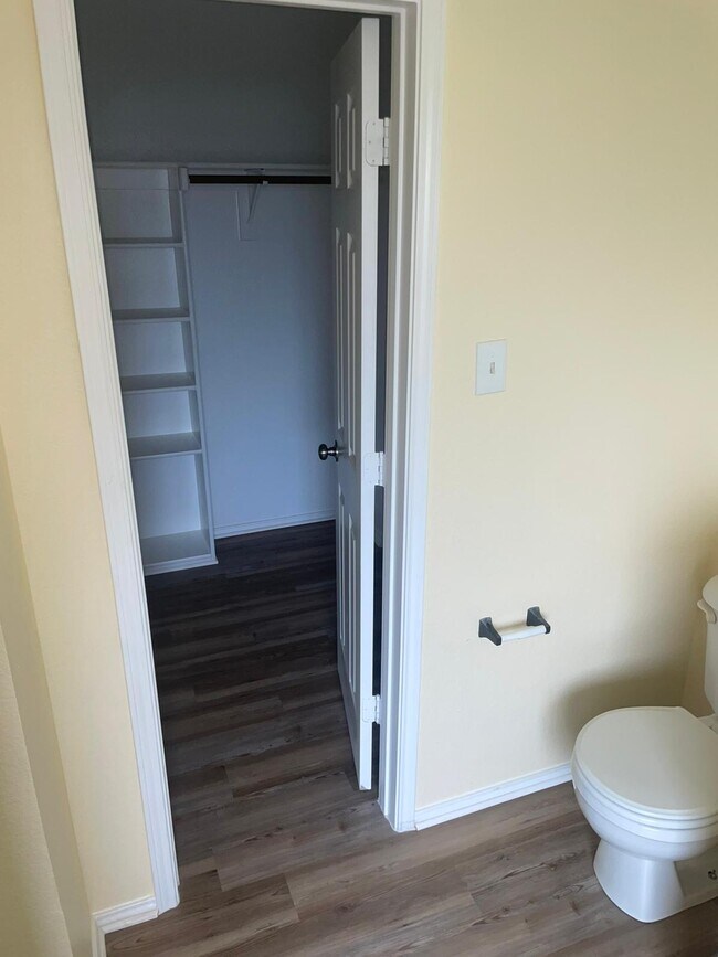 Building Photo - 2108 Northridge Dr