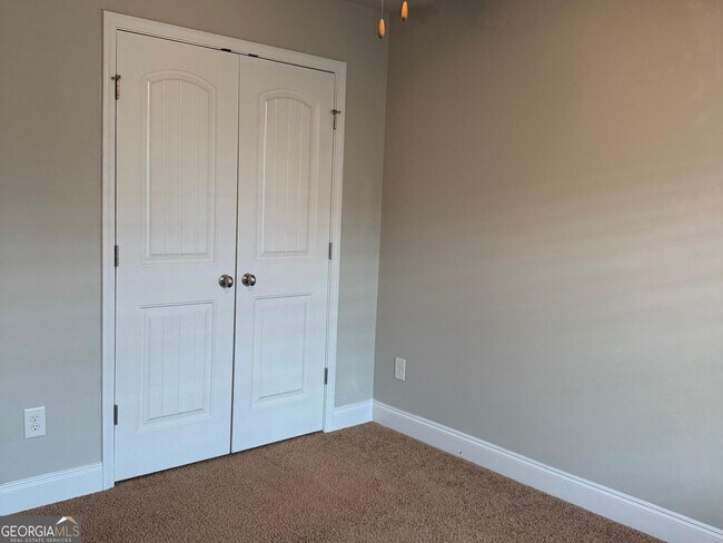 Building Photo - 125 Leland Ln