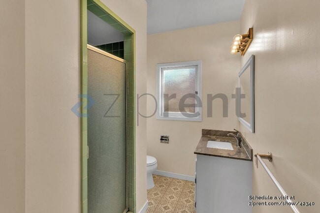 Building Photo - 654 Chetwood St