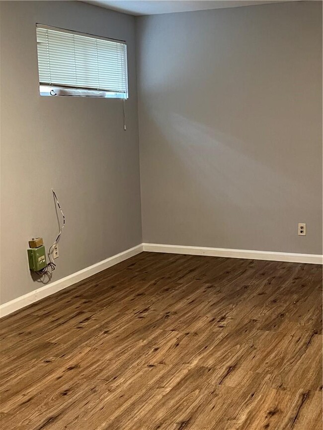 Building Photo - 5 Rockledge Dr
