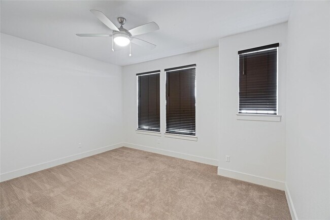 Building Photo - 1241 Summerbrooke Cir