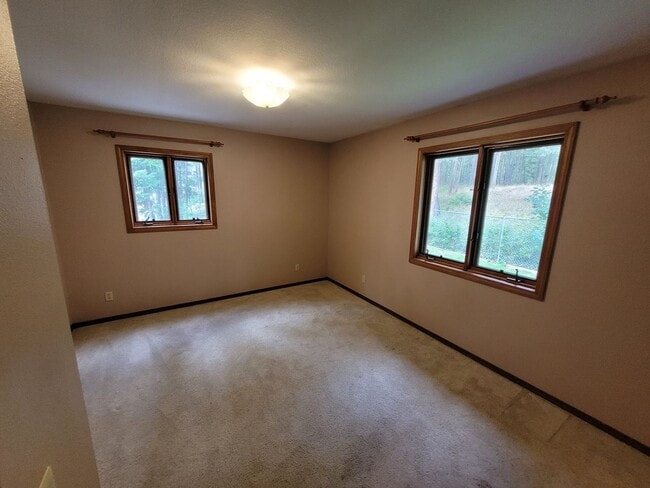 Building Photo - Wonderful Unfurnished 3 Bed 3 Bath Home ou...
