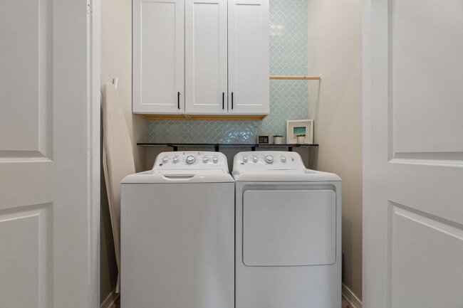 Building Photo - 6635 Carlinga Dr