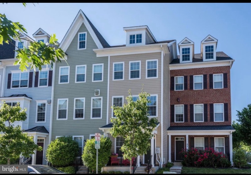 Building Photo - 81 Linden Pl