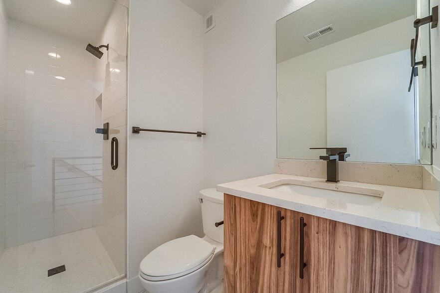 Building Photo - 2828 W 25th Ave