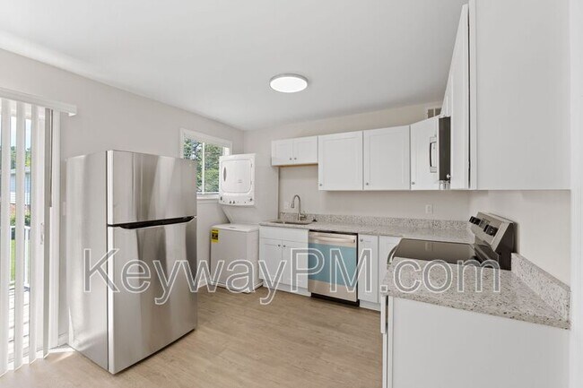 Building Photo - 1030 Carriage Dr