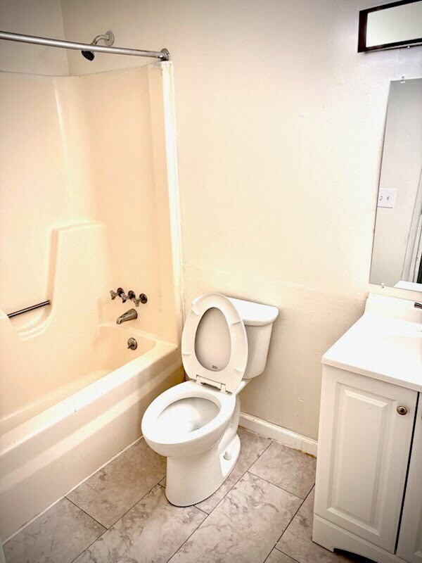 Building Photo - 2324 Iroll Ave