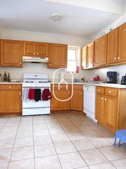 Building Photo - 41 Parker Hill Ave