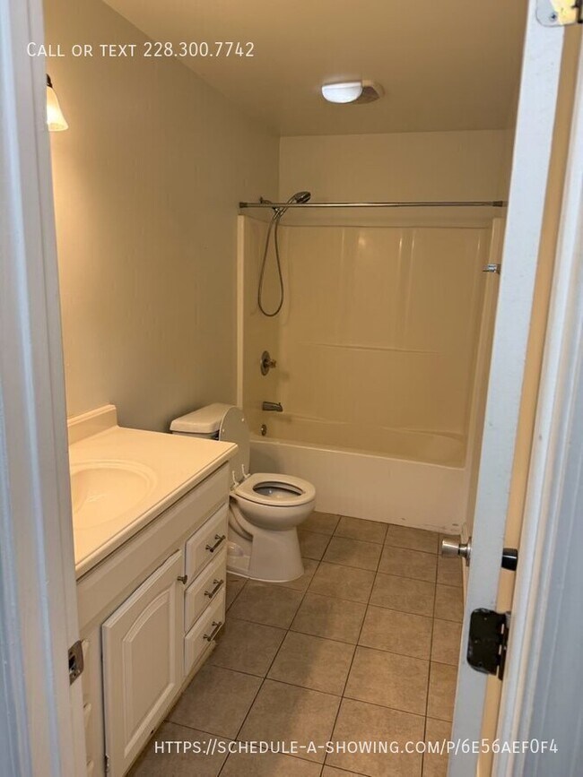 Building Photo - 124 30th 1/2 St-B