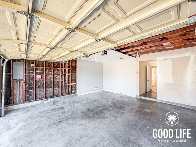 Building Photo - 6645 Amberly St