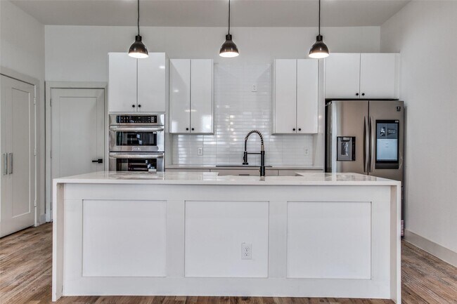 Building Photo - 10630 Greengarden Rd