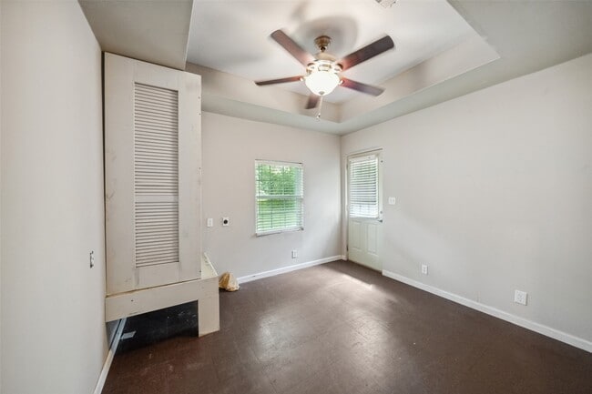 Building Photo - 13373 Southshore Dr