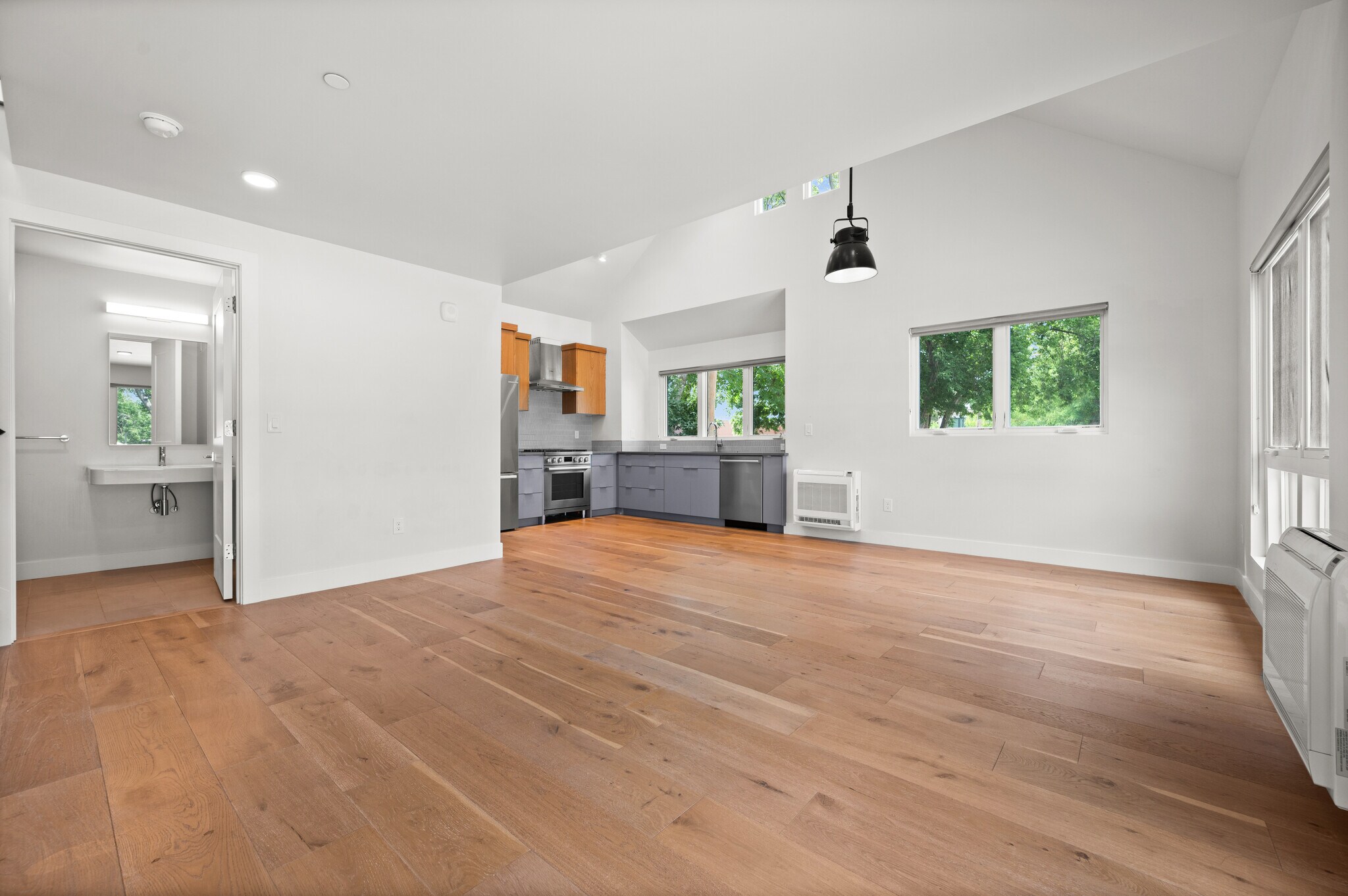 Building Photo - 810 E 800 S