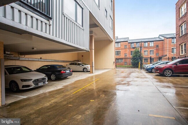 Building Photo - 1435 Chapin St NW