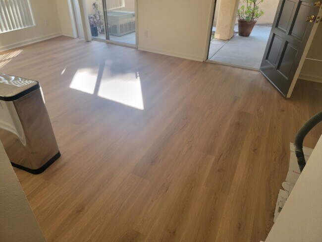 Building Photo - 1 BED/ 1 BATH CONDO