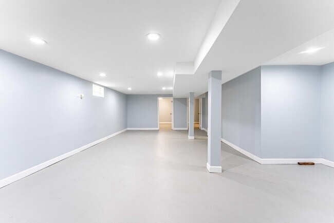 Building Photo - 4507 S Leamington Ave