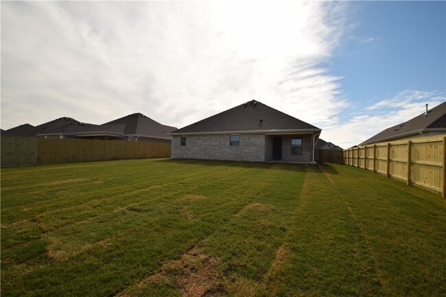 Building Photo - 320 Palm St