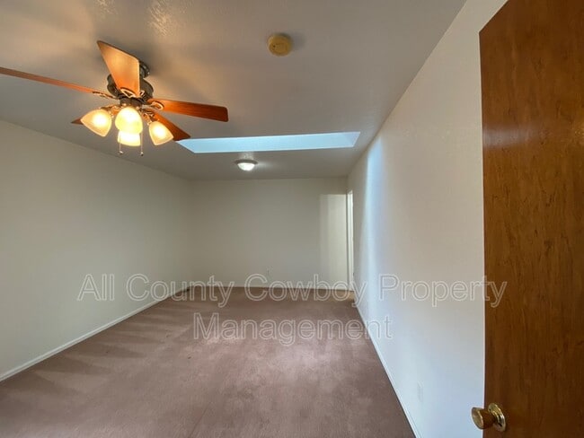 Building Photo - 929 E Palmer Dr