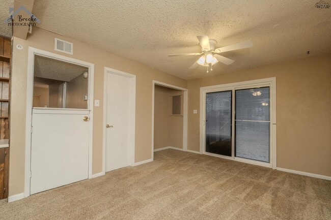 Building Photo - 5222 Jamaica Dr