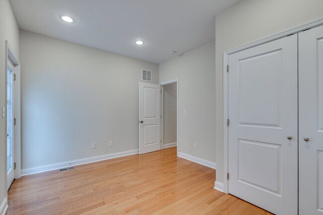 Building Photo - 917 S 18th St