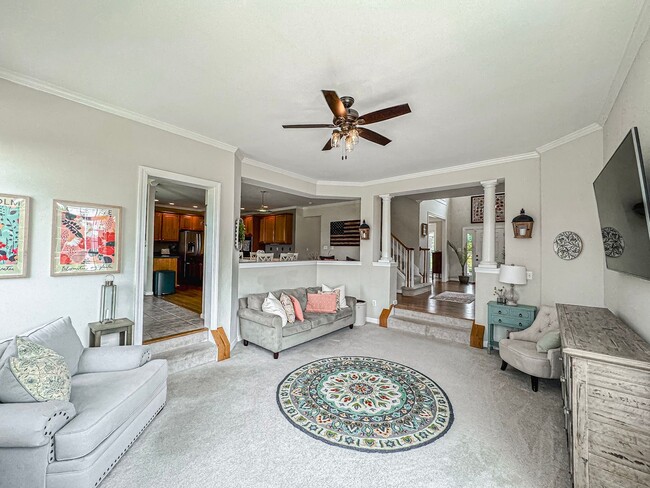Building Photo - Fantastic 4 Bed 2.5 Bath Single Family Hom...