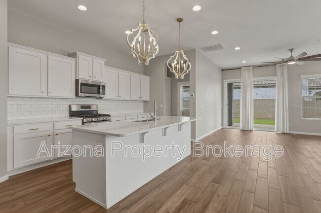 Building Photo - 2747 S Wildrose