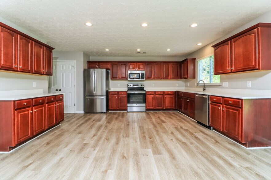 Building Photo - 495 Branch Valley Dr