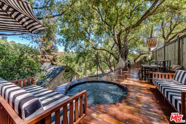 Building Photo - 8900 Hollywood Hills Rd