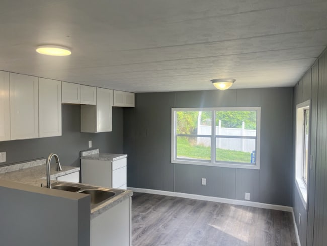 Building Photo - 222 Garlands Private Dr