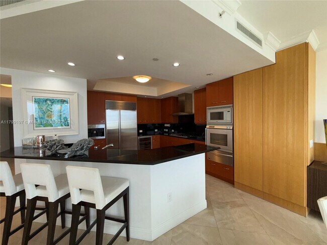 Building Photo - 6000 Island Blvd