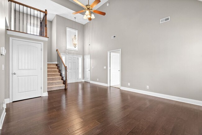 Building Photo - Three Bedroom with Bonus in Franklin Meadows!