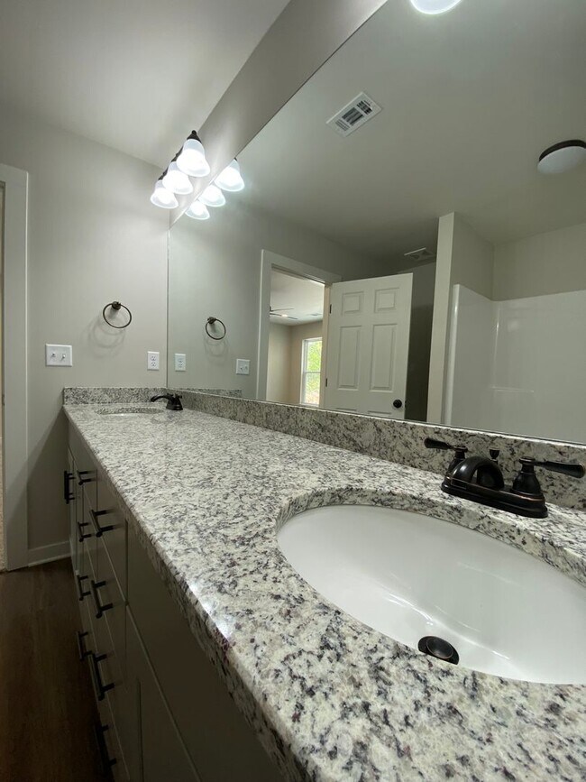 Building Photo - Home for rent in Montgomery!!! View with 48 Hours Notice!