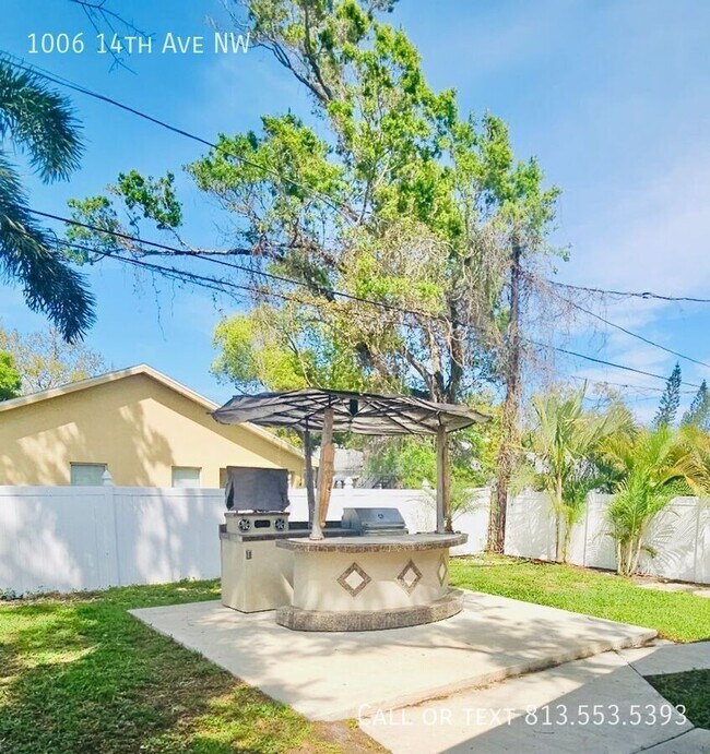 Building Photo - 1006 14th Ave NW