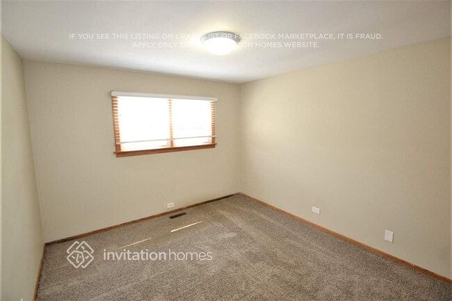 Building Photo - 800 E Belmont Ave