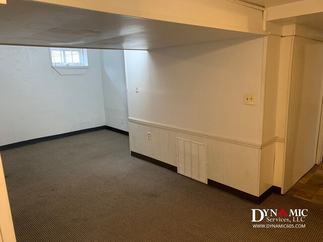 Building Photo - 2409 S Norton Ave