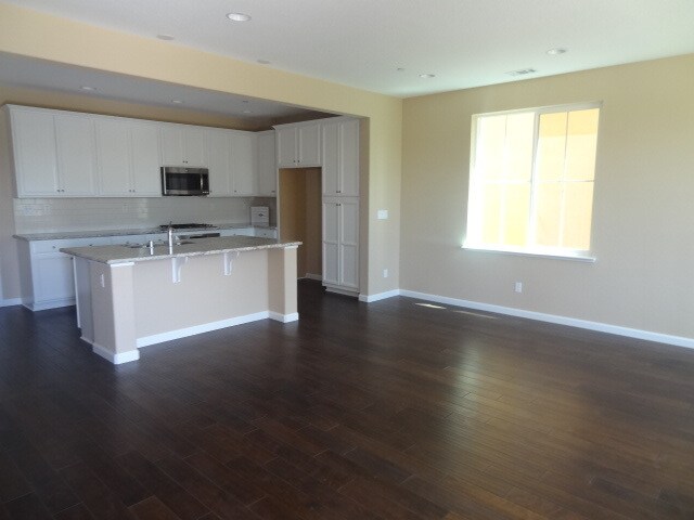 Building Photo - 2121 Pasqual Dr