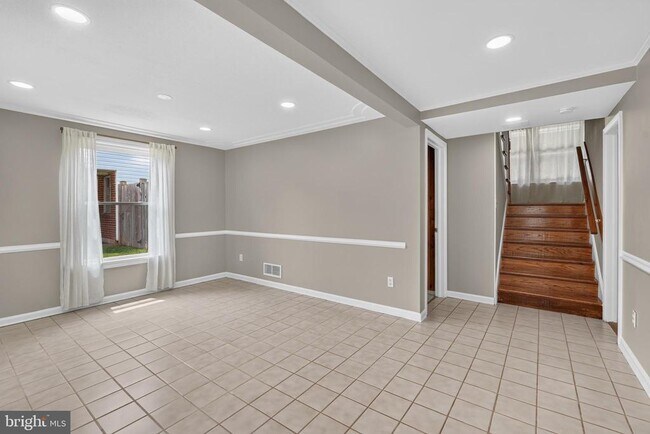 Building Photo - 7027 Jefferson Ave