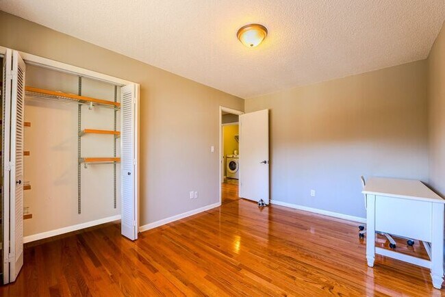 Building Photo - 4518 Club House Dr