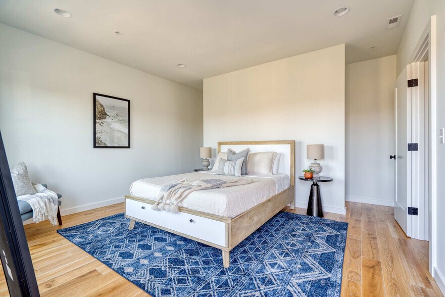 Building Photo - 516 NE 56th Ave