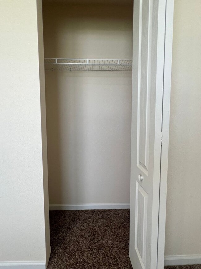 Building Photo - Available 11/1/24 Three bedroom two bath h...