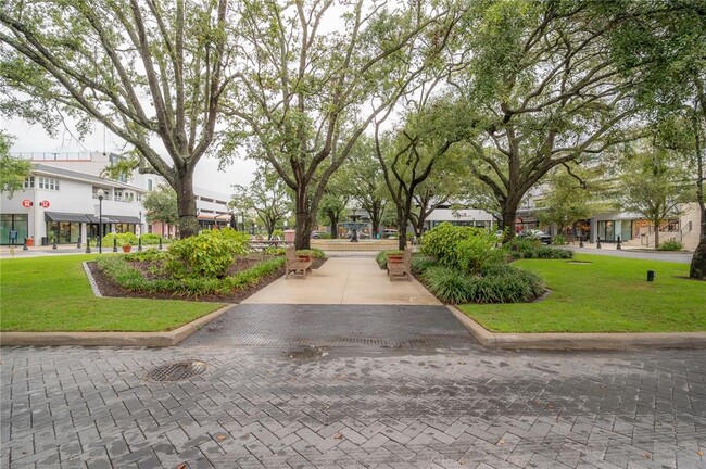 Building Photo - 762 S Village Cir