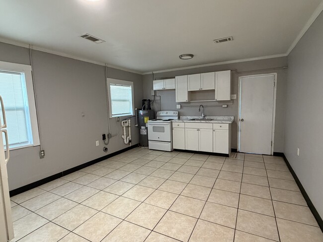 Building Photo - 1109 W Wall St