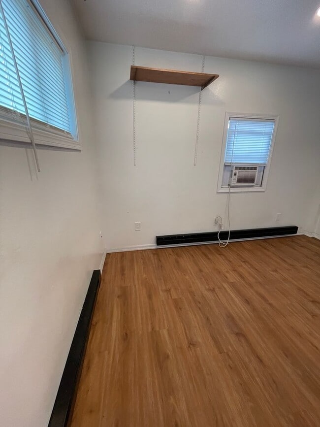 Building Photo - 309 8th St