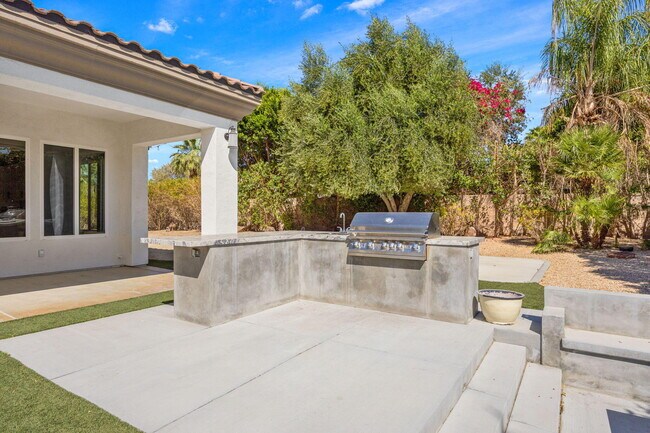 Building Photo - 49392 Hohokam River St