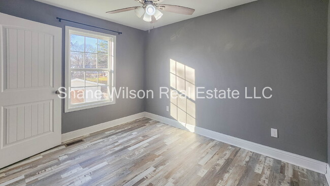 Building Photo - 3 BR / 2 BA for lease in Dalton